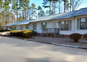 Jamestown Landing Apartments in Jamestown, NC - Foto de edificio - Building Photo