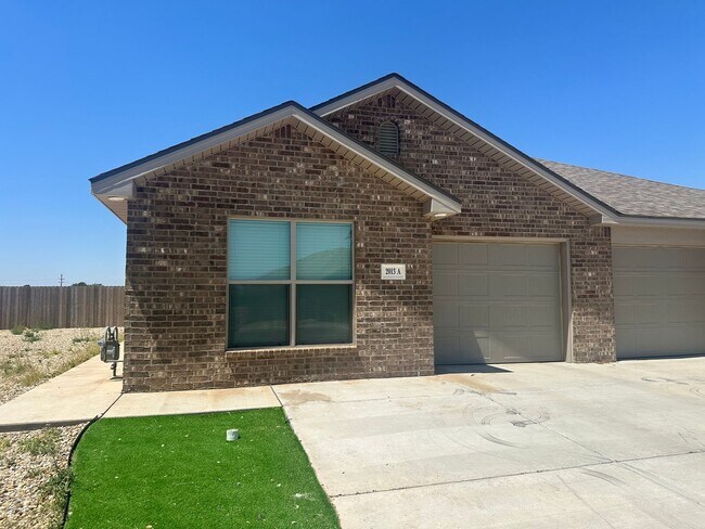 2013 Aberdeen Ave in Wolfforth, TX - Building Photo - Building Photo