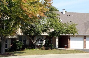240 Southwick Ct, Unit 52 in Vernon Hills, IL - Building Photo