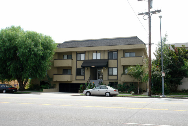 14942 Burbank Blvd in Sherman Oaks, CA - Building Photo - Building Photo