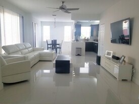 15761 SW 42nd St in Miramar, FL - Building Photo