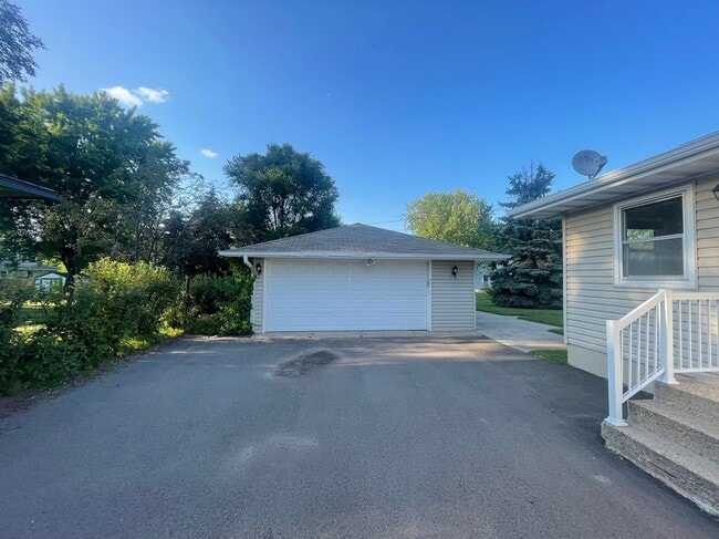 property at 2031 Shale Ln