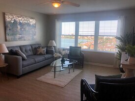 5220 Brittany Dr S, Unit 1006 in St. Petersburg, FL - Building Photo