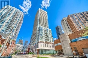 33 Helendale Ave in Toronto, ON - Building Photo