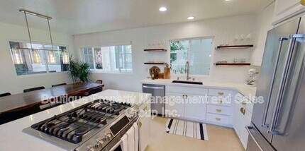 445 1/2 Begonia Ave in Newport Beach, CA - Foto de edificio - Building Photo