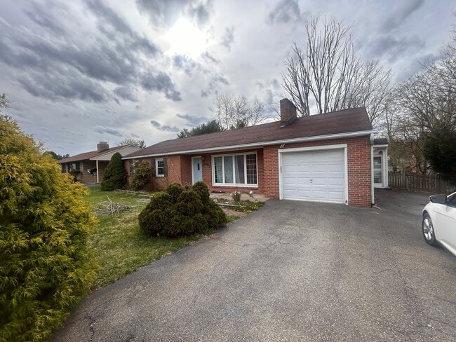 11816 Pheasant Trail in Hagerstown, MD - Building Photo - Building Photo