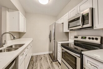 5873 S Prince St, Unit 103 in Littleton, CO - Building Photo - Building Photo