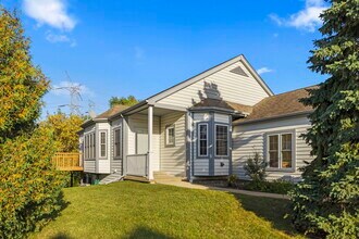 1537 Queen Ann Ln in Gurnee, IL - Building Photo - Building Photo