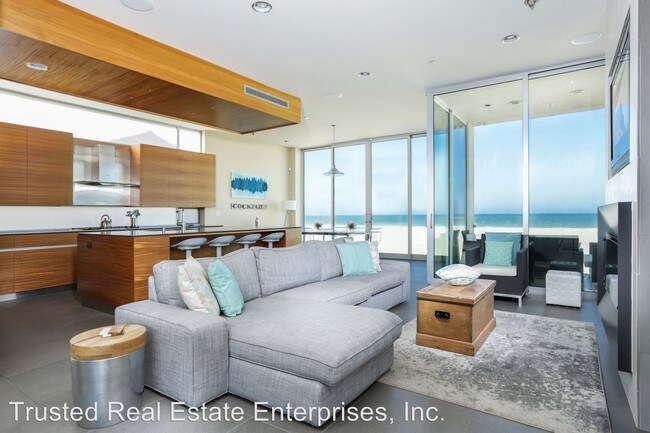 1013 Mandalay Beach Rd in Oxnard, CA - Building Photo - Building Photo