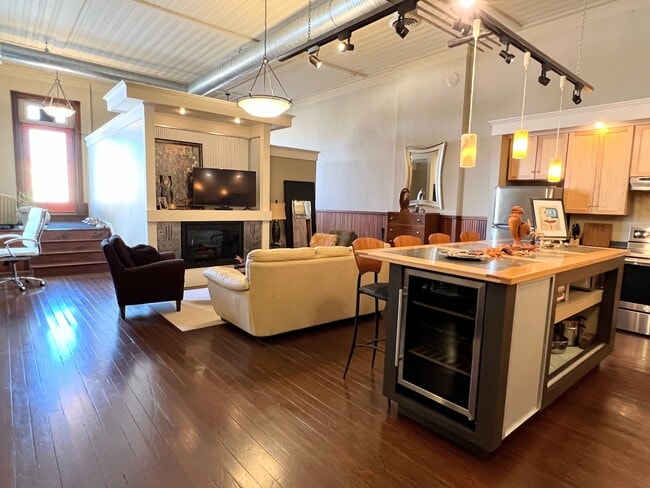 152 W James St