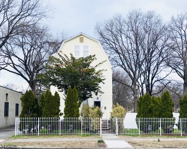 property at 746 Springdale Ave