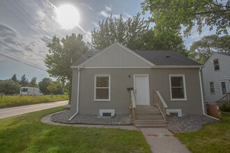 825 22nd Ave SE in Minneapolis, MN - Building Photo - Building Photo