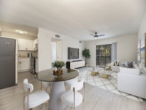 The Enclave at 3726 in Ft. Myers, FL - Foto de edificio - Building Photo