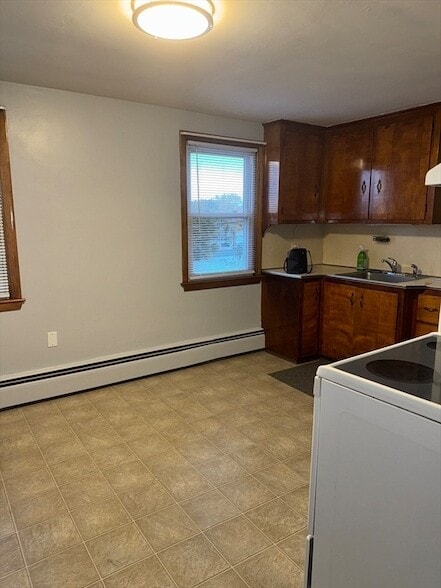 20 Central Blvd, Unit 2nd Fl in Bellingham, MA - Foto de edificio - Building Photo