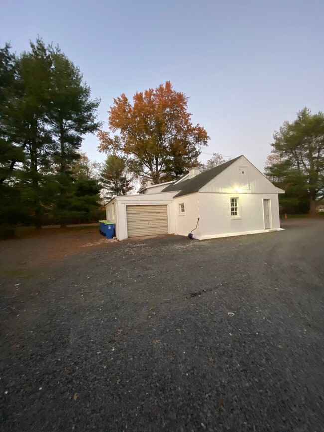 423 Country Club Rd in Bridgewater, NJ - Building Photo - Building Photo