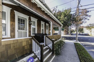 42 Central Ave in Ocean Grove, NJ - Foto de edificio - Building Photo