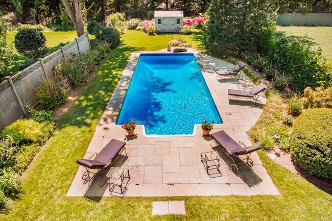 68 Hedges Ln in Amagansett, NY - Building Photo - Building Photo