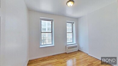 251 W 26th St in New York, NY - Building Photo - Building Photo