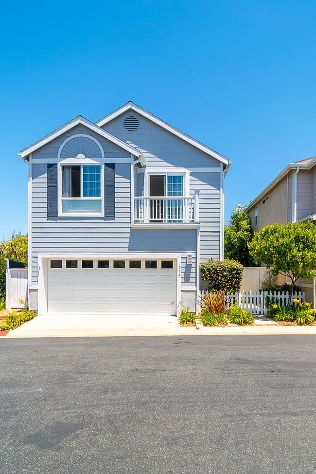 1556 Hyannis Ln in Los Angeles, CA - Building Photo - Building Photo