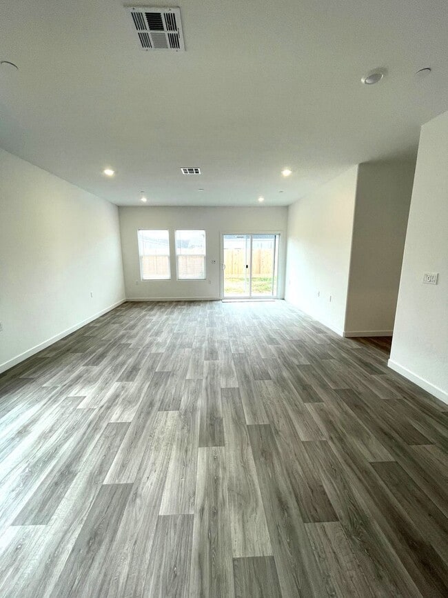 6203 E Giavanna Ave in Fresno, CA - Building Photo - Building Photo