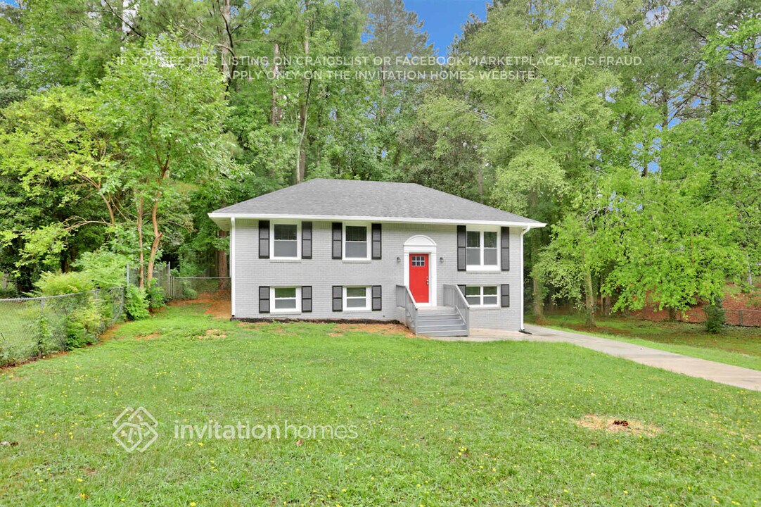 1537 Spruce Ridge Ct in Stone Mountain, GA - Building Photo