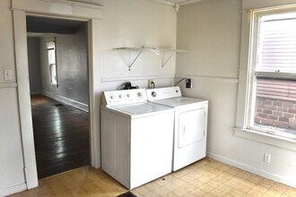 175 N Lancaster St, Unit 175 in Athens, OH - Building Photo - Building Photo