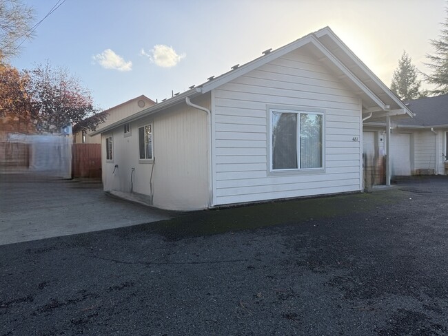 481 W Park St in Grants Pass, OR - Building Photo - Building Photo