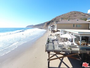 42602 Pacific Coast Hwy in Malibu, CA - Foto de edificio - Building Photo