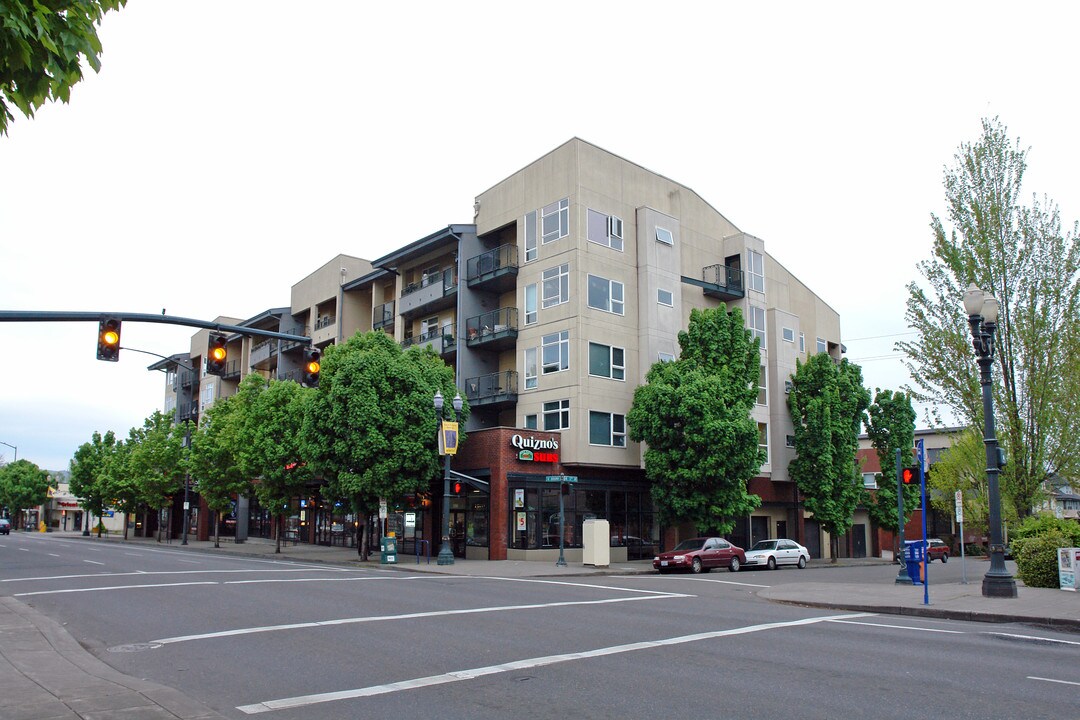 Irvington Place in Portland, OR - Building Photo