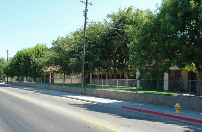 Parlier Migrant Center in Parlier, CA - Building Photo - Building Photo