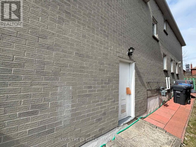 141 Surbray Grove in Mississauga, ON - Building Photo - Building Photo