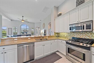 8015 Spring Marsh Dr in Bradenton, FL - Building Photo - Building Photo