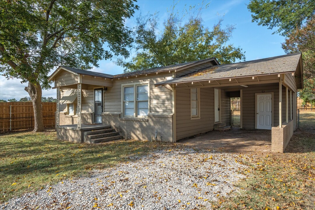 209 N Richardson St in Grand Saline, TX - Building Photo