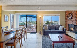 414 E Oceanfront in Newport Beach, CA - Building Photo