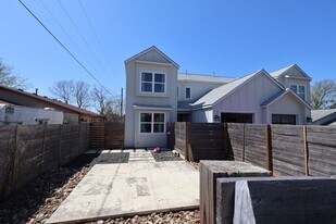 2105 Donahue Ln in Austin, TX - Building Photo