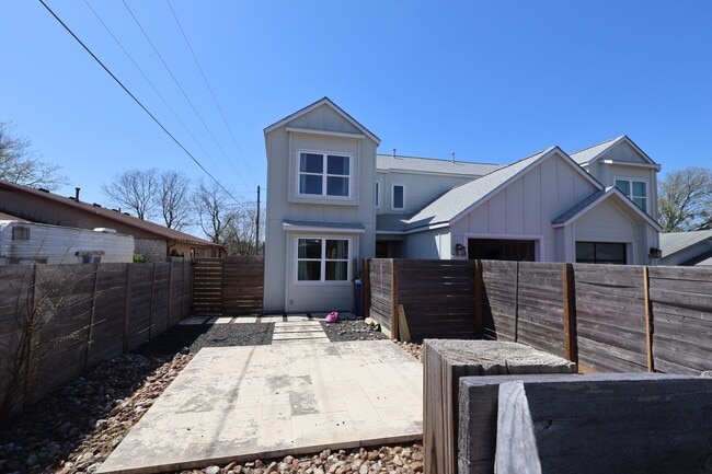 2105 Donahue Ln