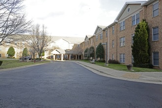 The Oaks - Senior 55 & Older in Warrenton, VA - Foto de edificio - Building Photo