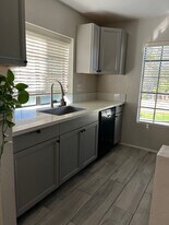 10790 Dabney Dr in San Diego, CA - Building Photo