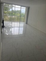 8870 Fontainebleau Blvd in Miami, FL - Building Photo