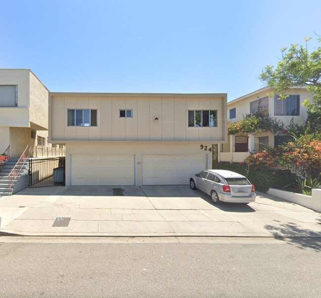 property at 924 N Ogden Dr