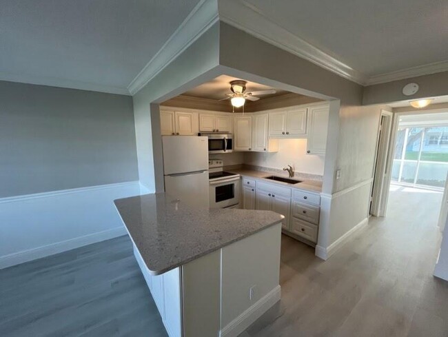 property at 320 Horizon W