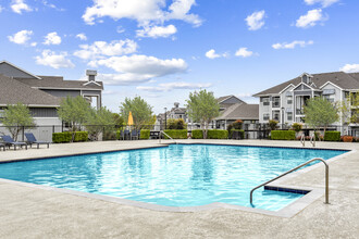 Harris Branch Apartments in Austin, TX - Foto de edificio - Building Photo