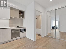 7890 Jane St in Vaughan, ON - Building Photo