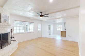 5731 S Braeswood Blvd in Houston, TX - Building Photo - Building Photo