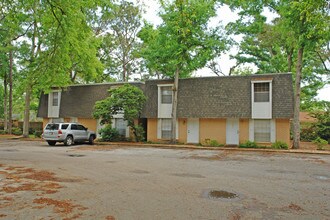 Hidden Village Townhomes in Pensacola, FL - Foto de edificio - Building Photo