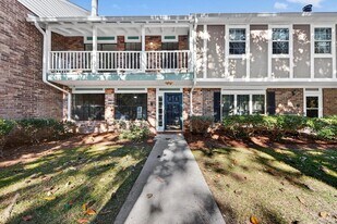 2943 Cathedral Ln in Charleston, SC - Building Photo