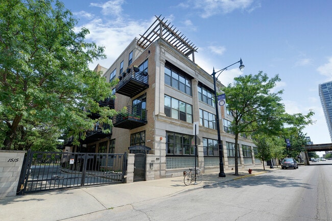 property at 1525 S Michigan Ave