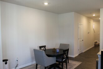 1523 Stanford Ln in Newport News, VA - Building Photo - Building Photo