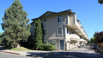 Cottages At Glenda Apartments