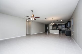 3900 Trujilo Ln in St. Cloud, FL - Foto de edificio - Building Photo